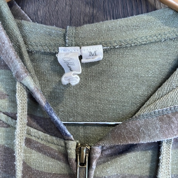 Camo zip up jacket - Picture 2 of 6